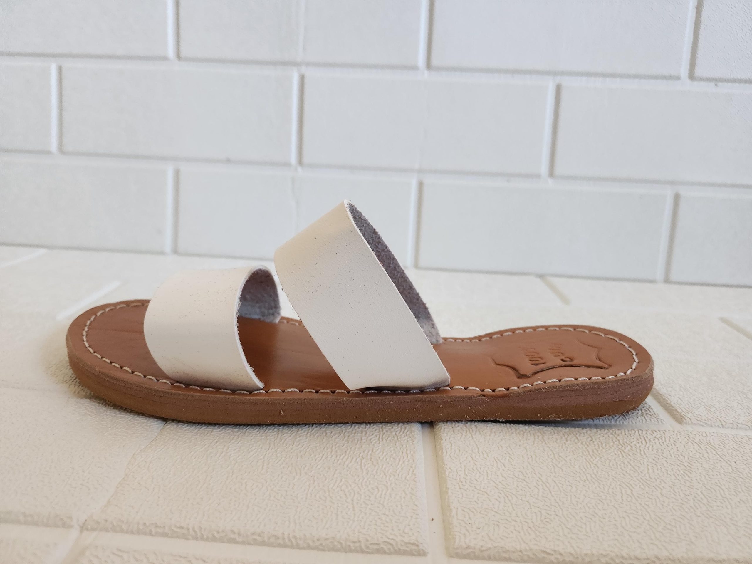 Handmade White Leather Sandals For Women – Moroccan Double Strap Summer Flats – Minimalist Boho Beach Shoes – Comfy Flat Slides –