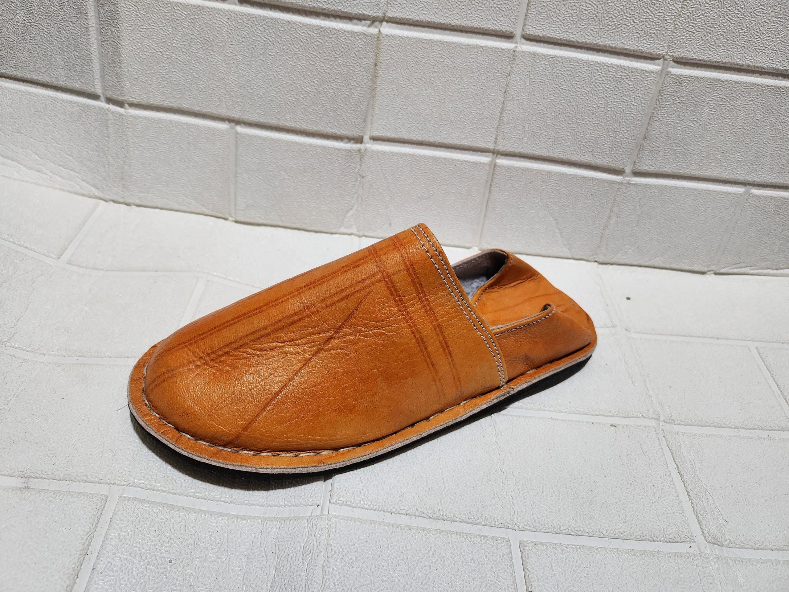 Moroccan Men’s Orange Leather Slip-on Sandals – Handmade Babouche For Him – Natural Leather Slides – Custom Gift Idea – Sizes 40-46 Eu